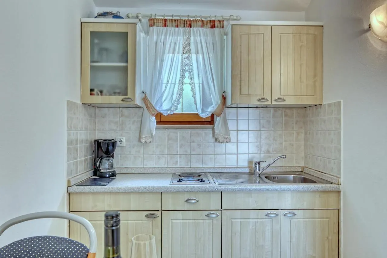 Holiday home Seaside Holiday House Banjole, Pula - 21406