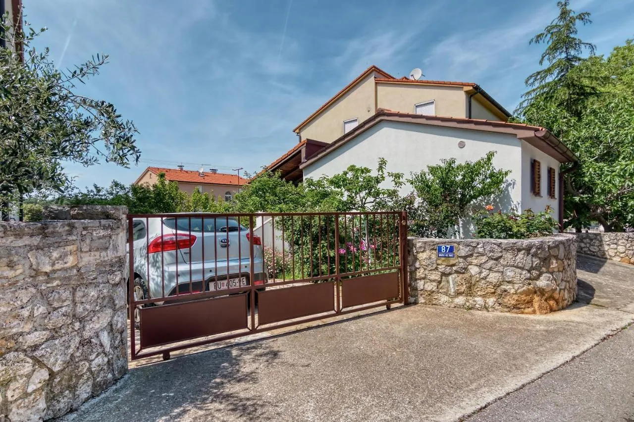 Seaside Holiday House Banjole, Pula - 21406 Holiday home