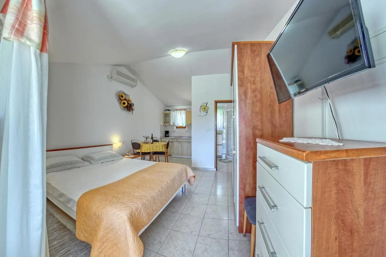 Holiday home Seaside Holiday House Banjole, Pula - 21406 Croatia