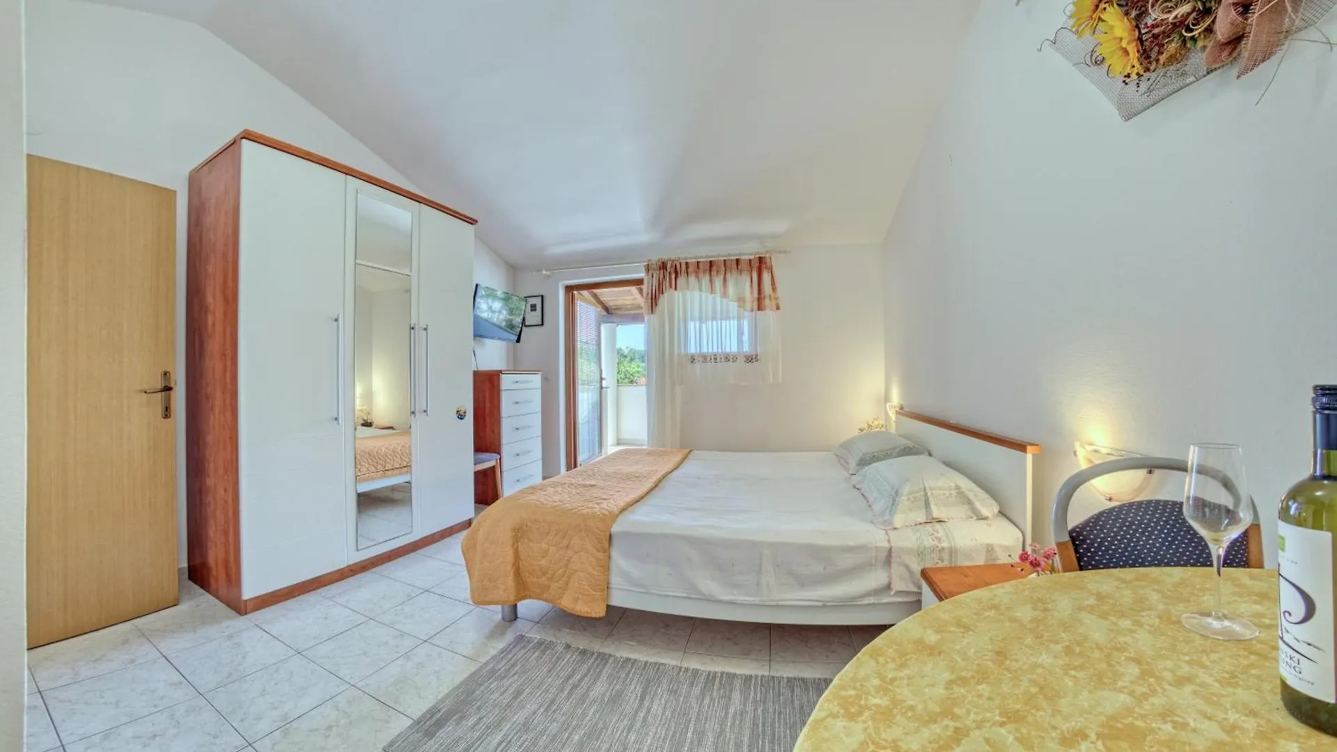 Seaside Holiday House Banjole, Pula - 21406 Holiday home Banjole
